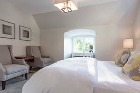 North Cowichan Hotel | Luxurious Maple Bay Manor : Woodcote Suite