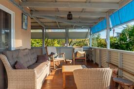 Sawtell House | Casa Del Sol - private getaway at the edge of Sawtell village