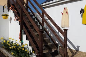 Rossnowlagh Apartment | Dreamy Beach Pad 2 mins from Waves.