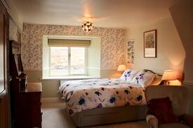Fourstones Near Bentham House | Old Pottery Barn B&B - Ingleborough Room