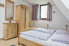 Iphofen House | Erlebnisbauernhof Stierhof, (Iphofen-Dornheim), Doppelzimmer mit Dusche und WC