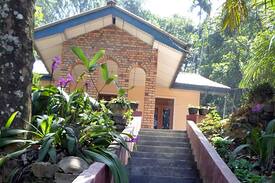 Ambagollapathana House | Samadhi Guest Inn Deluxe Triple room with balcony