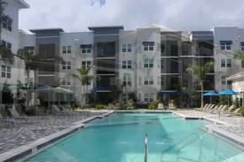 Golden Lakes Apartment | One more day in Paradise ;)