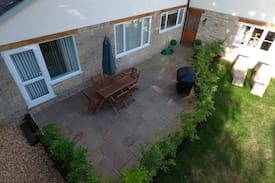 Bampton House | Cedar Lodge In Alvescot