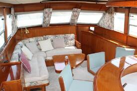 Clinton Boat Rental | Stay-aboard trawler New Moon or cruiser White Bear
