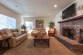Sunland-Tujunga House | KEUSH RANCH - 3BR2.5BA Sleeps 10+ COME VISIT US!