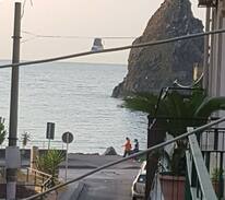 Aci Trezza Apartment | Acitrezza Mare Lungomare Casa Vacanza La Cornera 2