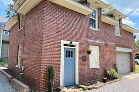 Fort Smith House | The Anderson Carriage House - 1885 Historic Dist.