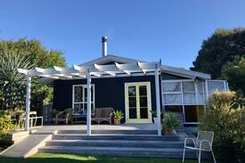 Waikanae House | Sunny Waimea - Beach & Cafes at your fingertips