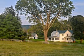 Woodville House | Walnut Run Farm - Private & Quiet - Sperryville