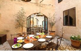 Pollensa House | Mansion Fabregues is a Unique townhouse just a few minutes from Pollensa's main square