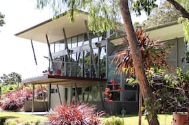 Redgate House | Frog Choir - Large Modern Family Entertainer