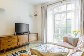 Williamsburg Apartment | Sunny Williamsburg Studio Overlooking the Park