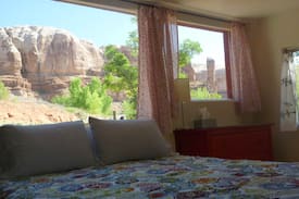 Bluff House | Bluff - Raven's Nest - Private, Peaceful & Views!