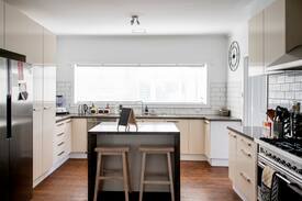 Benalla West House | Spacious pet friendly home away from home