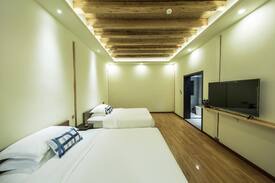 Heshun Hotel | 和顺镇归田民宿（Guitian inn)一楼园景豪华家庭房/带浴缸/临近野鸭湖/免费接机