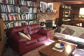 Virginia Beach House | 3RoomSpaceFor11/2PrivateBaths/5miToBeach/Breakfast