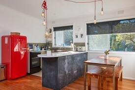 Somers House | Tasman Cottage - Somers Beach Shack with Fireplace