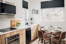Yellowknife House | Waterfront Nordic Getaway - Licensed B&B
