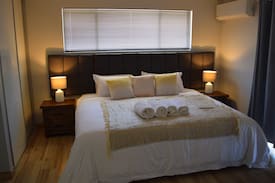 Eagle Bay Bed & Breakfast | Eagle Bay House - Autumn Room (twin)