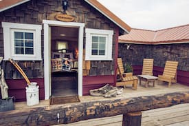 Cody Cabin | Cozy rustic cabin 5 min from Cody 1