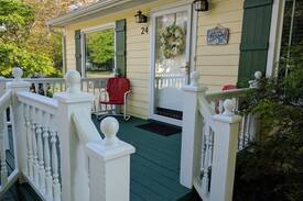 New Buffalo Cabin | The Lemonade Cottage, New Buffalo. Walk to beach!