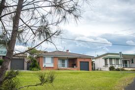Dolphin Point House | On Point - Dolphin Point - Lake and Beach front