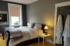 St. Albans Apartment | Main Street B&B, Stay in the heart of the City