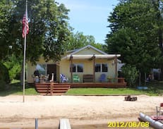 Twin Lake House | Island view cottage