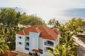 Clifton Beach Apartment | 1BR Luxury Suite - Villa 3, Villa Beach Palm Cove