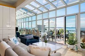White Rock House | Luxurious 5 Star Ocean View~Braveheart Beach House