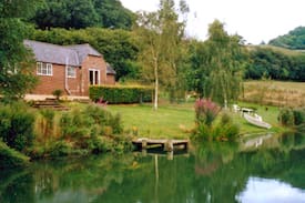 Compton Abbas House | Lakeside Cottage - at Incombe Farm