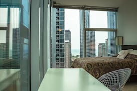 Streeterville Apartment | Lux High-rise 2B/2B in Magnificent Miles
