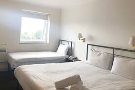Oldham Hotel | 247Hotel Super King & Single/Twin Room en-suite