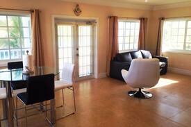 Tar Bay House | Affordable Exuma Beach Vacation (Upper Unit 1Bdrm)