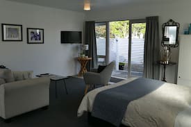 Whitianga House | Twin Palms self contained accommodation