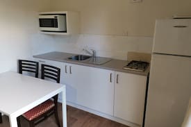 Goulburn Cabin | Willows Caravan Park Self contained New Cabin