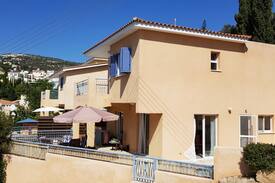 Tala House | Sea view family home, private pool, 3 BR, Netflix
