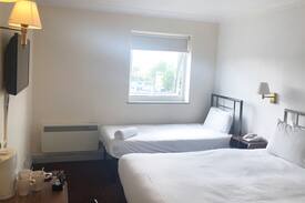 Oldham Hotel | 247Hotel Super King & Single/Twin Room en-suite