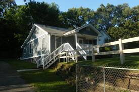 Lookout Valley Neighborhood Association House | Star Cottage 1. Five min. to Downtown Chattanooga