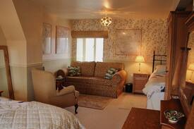 Fourstones Near Bentham House | Old Pottery Barn B&B - Ingleborough Room