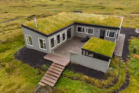 Southern Peninsula Cabin | Cabin by the Sea - 15min from Reykjavík