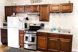 Queens Square Apartment | Pura Vida Beach House - Surf Break- APT - Downtown