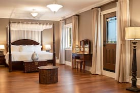 Jordan Station Villa | The Vineyard Villa of Alvento Winery: KING SUITE