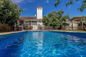 Valdecaballeros Villa | Big villa with swimming-pool & Wifi
