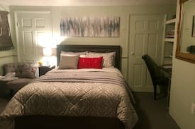 Eagle Hill House | Beautiful private place, 4 min fr T, 5 min airport