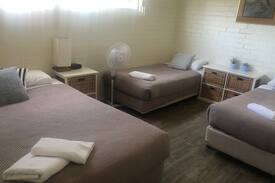 Shoalhaven Heads Hotel | Hedys Riverside Accommodation - Motel Rooms