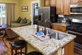 River West Apartment | Amazing West Side - Walk Everywhere- Dog Friendly