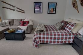 Mountain House Apartment | Slopeside 2746, walk to the lifts, FREE WIFI, quick access, HOT TUB By SummitCov