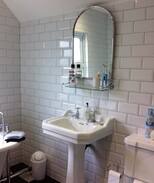 Farningham House | Double room close to Brands Hatch, Kent & M25.